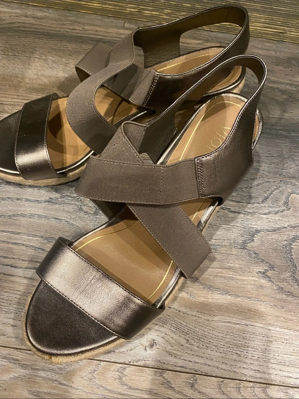 Vionic wedges size 9